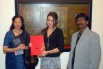 Shazahn Padamsee inaugurated painting exhibition of Artist Ramesh Thorat at Jehangir art gallery, Kala Ghoda in Mumbai on 11th Dec 2012 (2).jpg